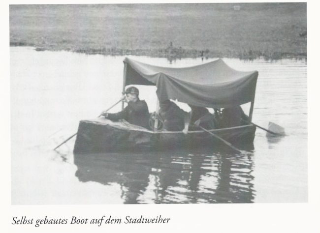 selbstgebautes Boot Stadtweiher