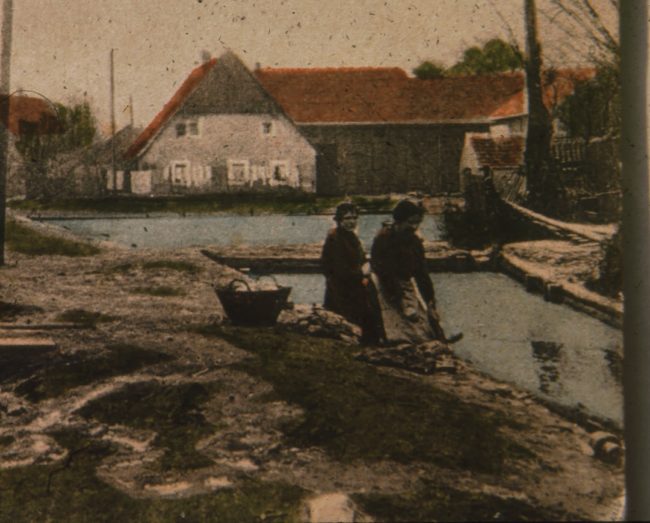 Frauen beim Wäschewaschen in Goessenreuth