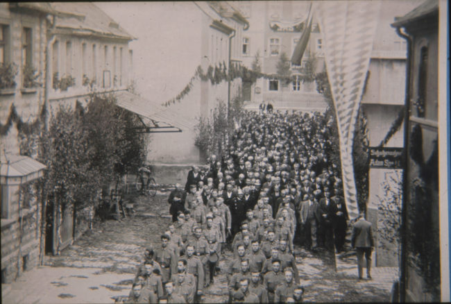 Fronleichnamsprozession m. Soldaten Dia 912