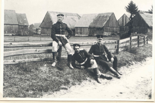 Soldaten im Grabengrund 2