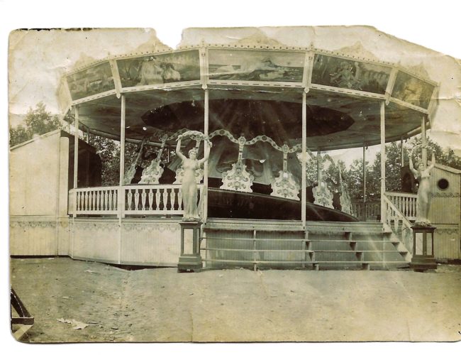 Krinoline Familie Lindner Grafenwöhr mit Muskelkraft betrieben