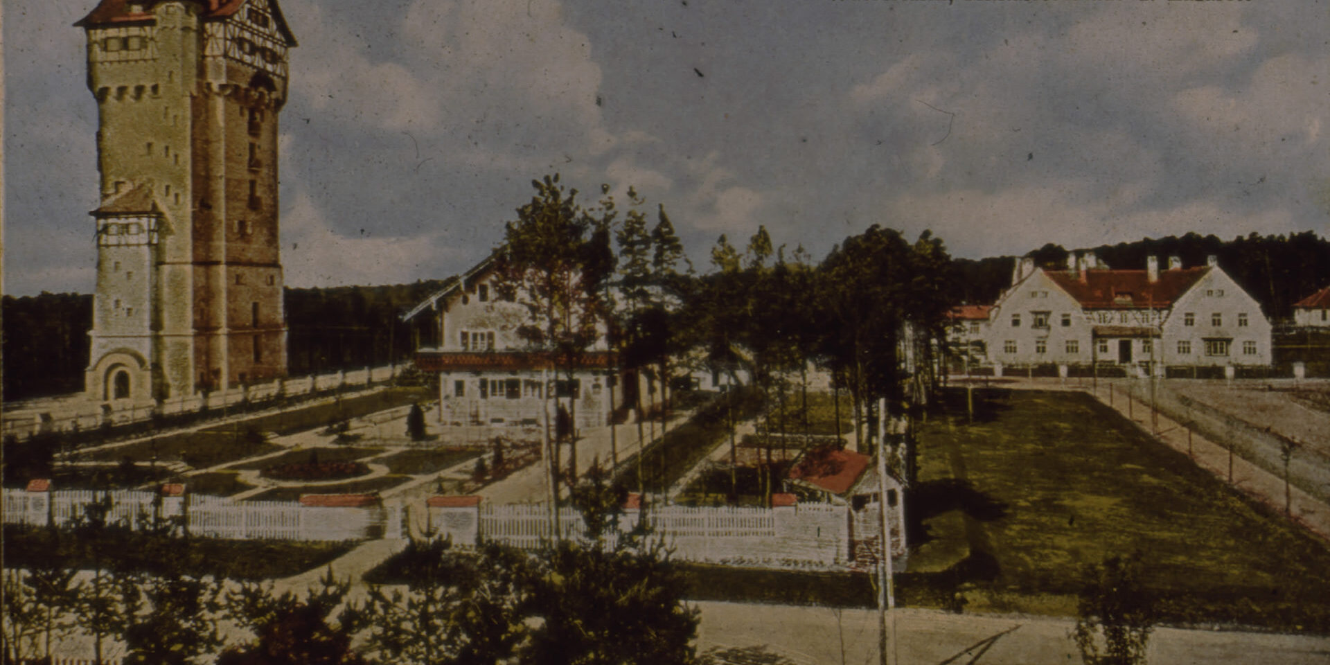 Wasserturm und Forsthaus, rechts Lazarett
