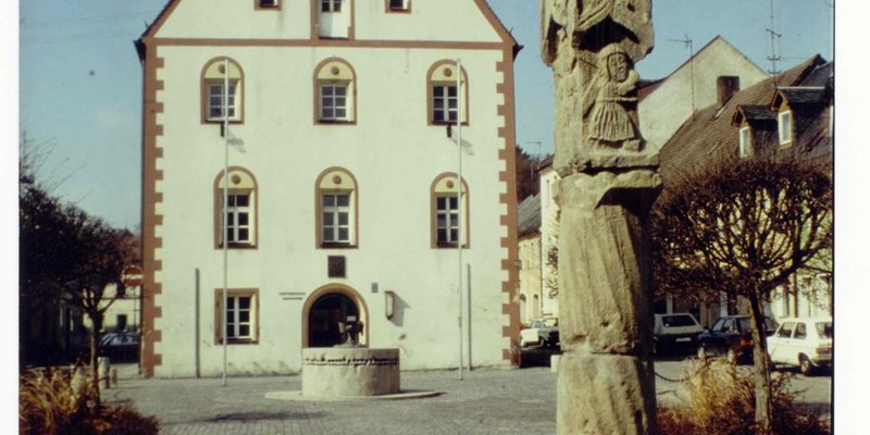 Rathaus_Grafenwhr_um_1980